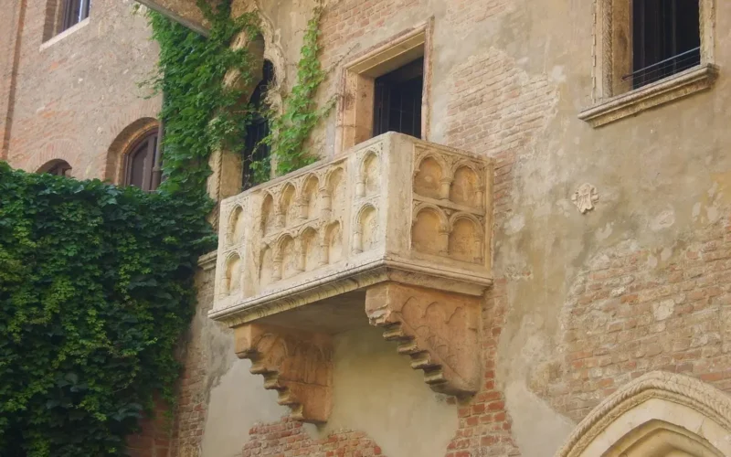 Descubra Quanto Juliette Fatura Mensalmente