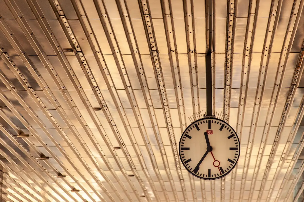 quanto tempo o funcionário pode esperar a empresa abrir